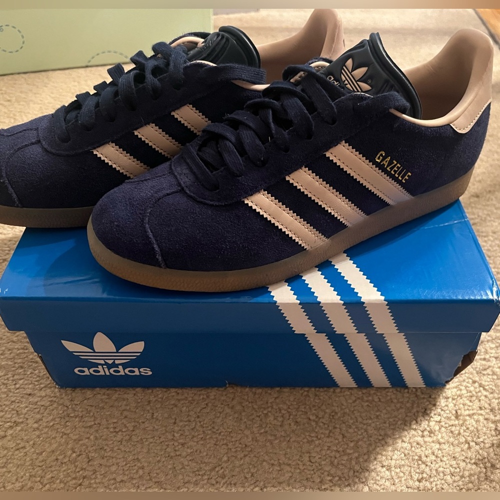 🔥NAVY BLUE ADIDAS GAZELLES🔥